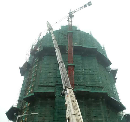 重庆市吊车在工地上作业